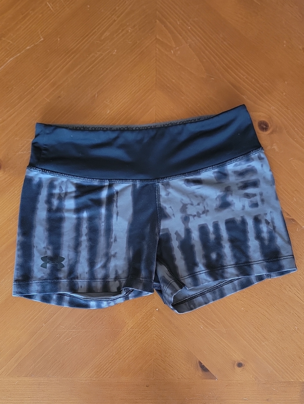 Under Armour HeatGear Tie Dye Compression Volleyball Shorts XS - Picture 2 of 4